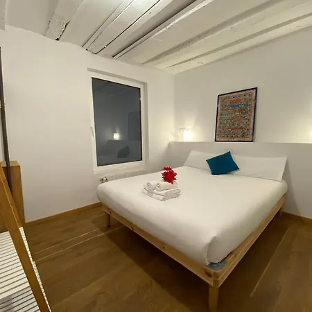 Old Town Apartment *